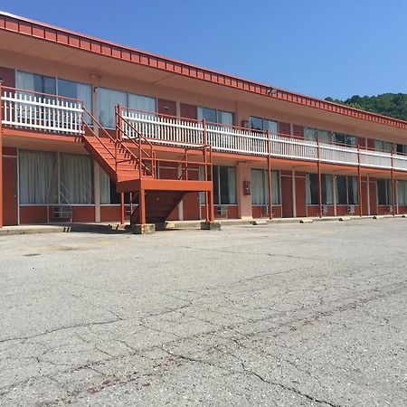 Daniel Boone Motor Inn Pikeville Kültér fotó