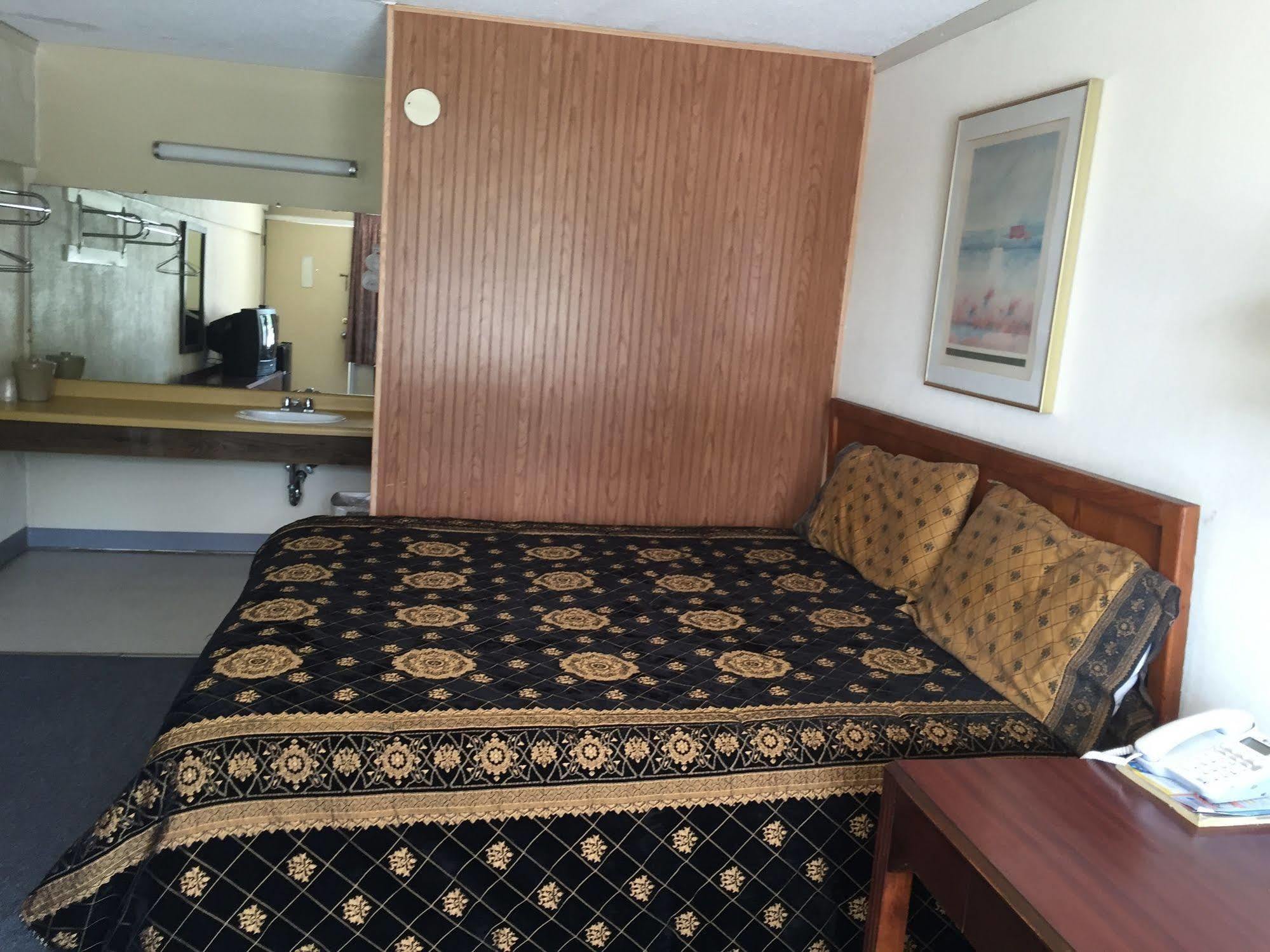Daniel Boone Motor Inn Pikeville Kültér fotó